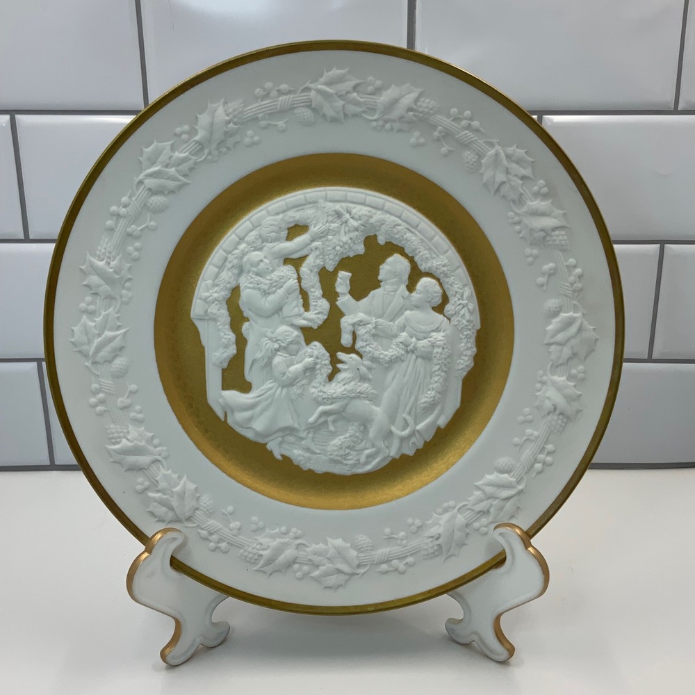 Franklin Porcelain 1977 Christmas Plate Deck the Halls Bisque Bavaria with Stand